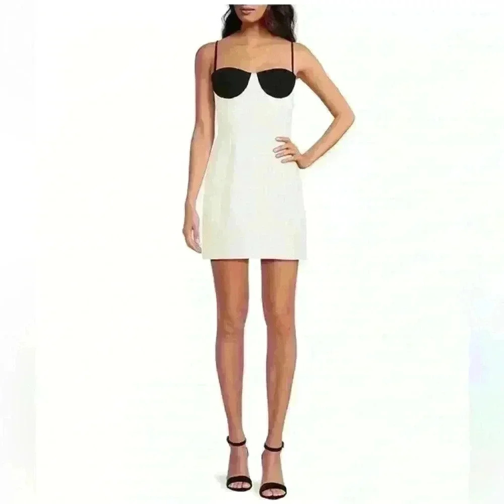 NWT Gianni Bini Clara Crepe
Sweetheart Neckline Dress - Picture 1 of 6